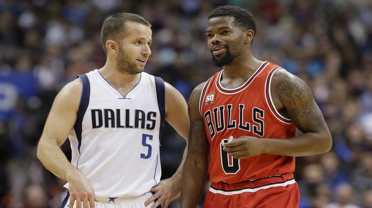 Mavericks point guard J.J. Barea, left, during Saturday’s game against the Bulls and Aaron Brooks, had a season-high 32 points and 11 assists Wednesday in his first start of the season.