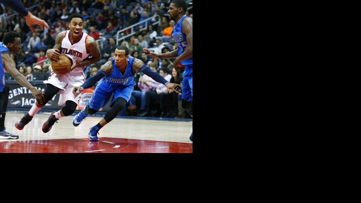 
Atlanta Hawks guard Jeff Teague (0) drives against Dallas Mavericks guard Monta Ellis (11) in the first half of an NBA basketball game Wednesday, Feb. 25, 2015, in Atlanta. (AP Photo/John Bazemore)
