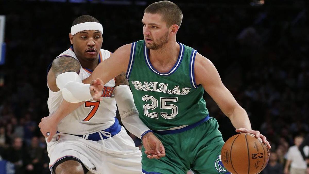 Chandler Parsons, right, played 25 minutes Monday night against Carmelo Anthony and the Knicks. His minutes restriction might soon be lifted.