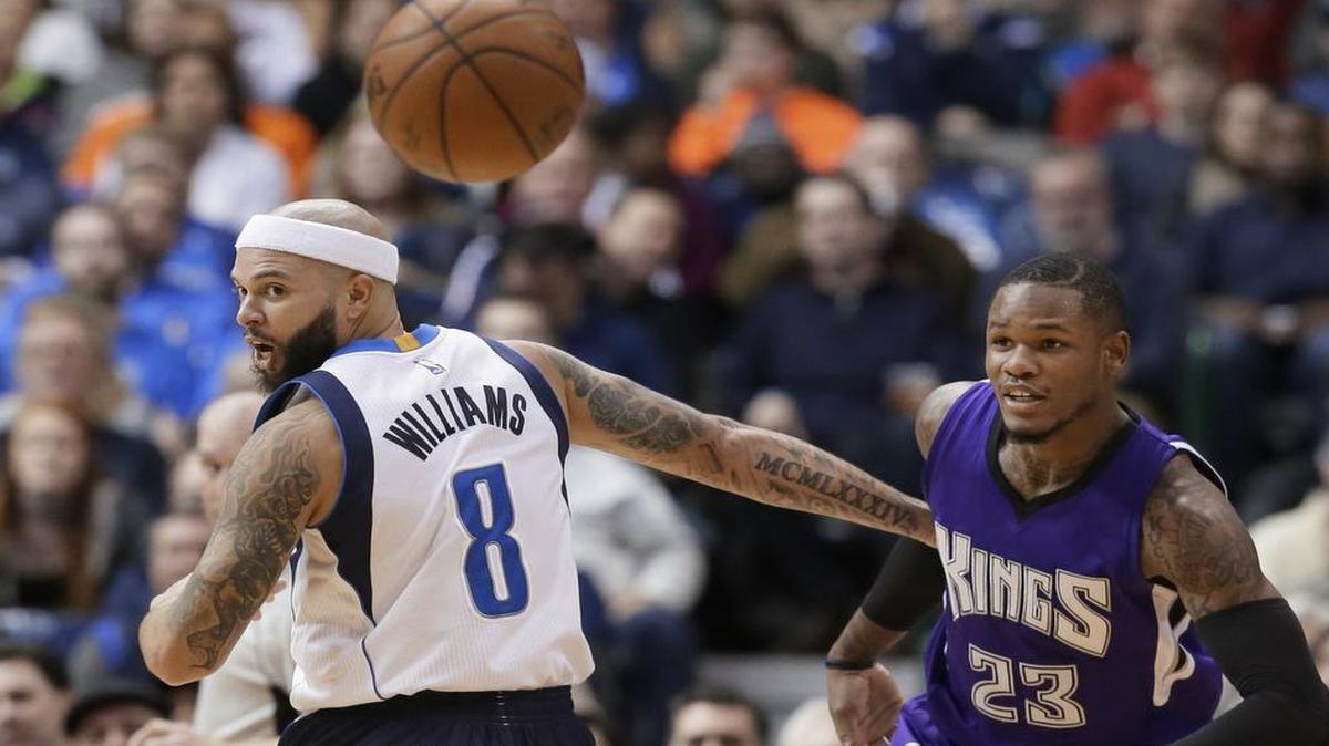 Mavs guard Deron Williams, left, scored a team high 25 points, including the buzzer-beating 3-point shot to give Dallas a 117-116 double overtime victory over Ben McLemore and the Sacramento Kings.