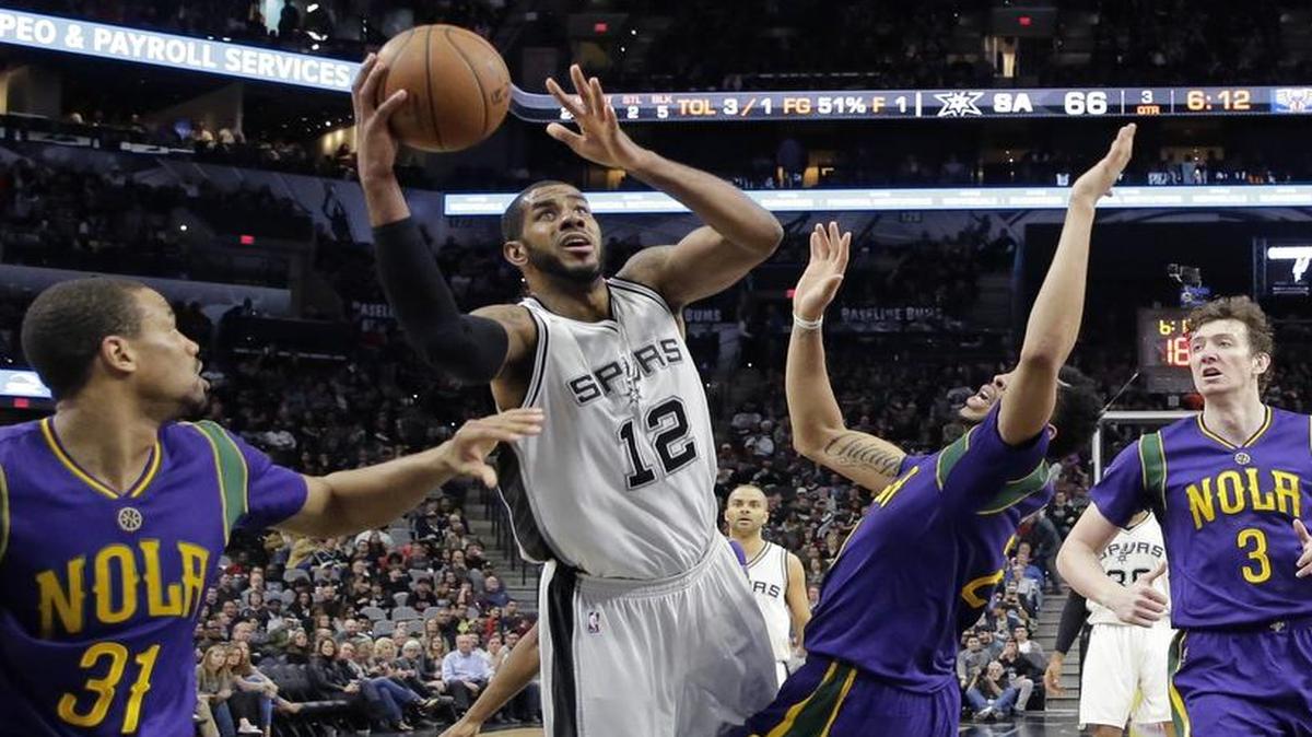LaMarcus Aldridge, center, scored a season-high 36 points Wednesday to help the Spurs take down the Pelicans. The Mavericks play host to the Spurs on Friday (8:30 p.m., ESPN, FSSW).