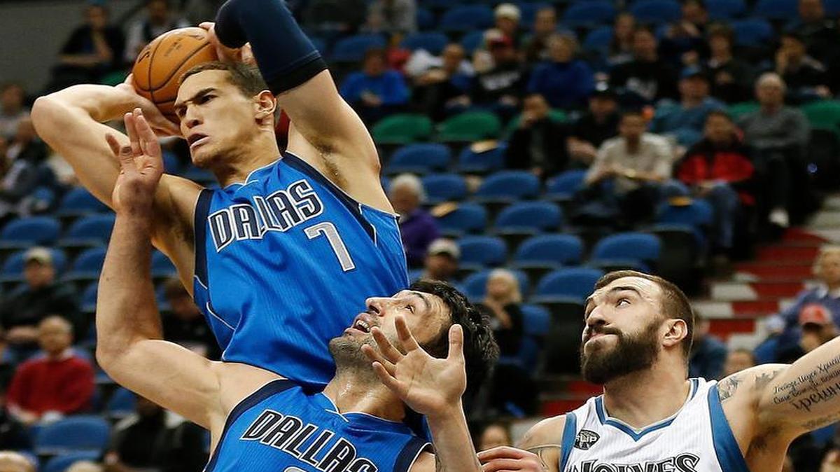 Dallas Mavericks forward Dwight Powell (7) grabs a rebound away from Minnesota Timberwolves center Nikola Pekovic (14) in the first half in Minneapolis.