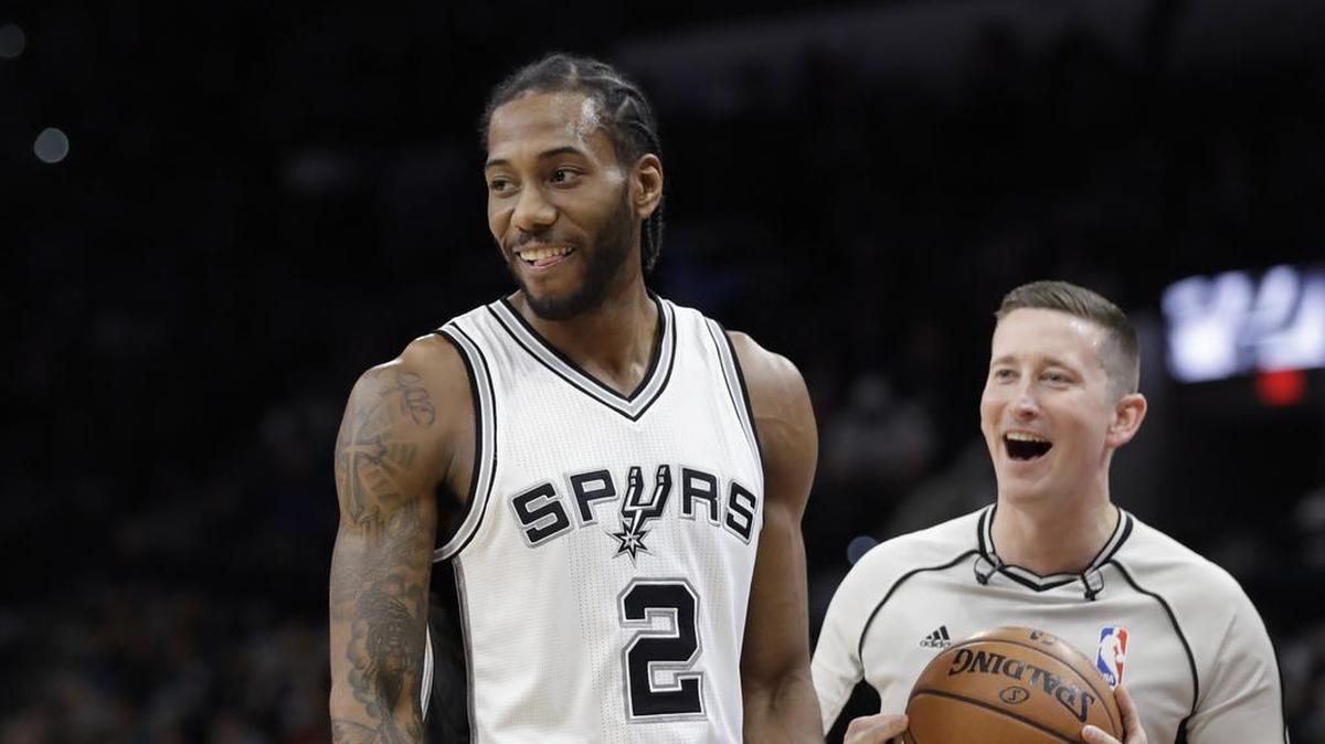 San Antonio Spurs forward Kawhi Leonard is targeting his regular-season debut against the Dallas Mavericks Tuesday night.