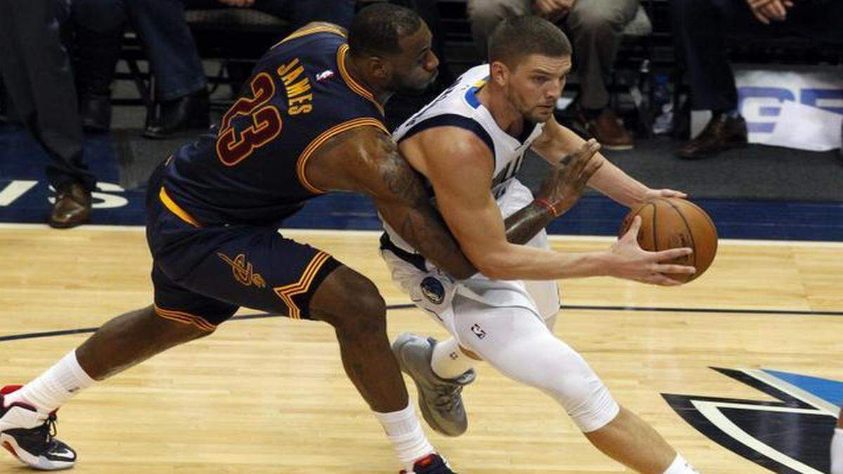 
Chandler Parsons led the Mavs with 18 points Tuesday night against LeBron James and the Cavaliers, but it wasn’t enough as the Mavs fell to 21-11 at home.



