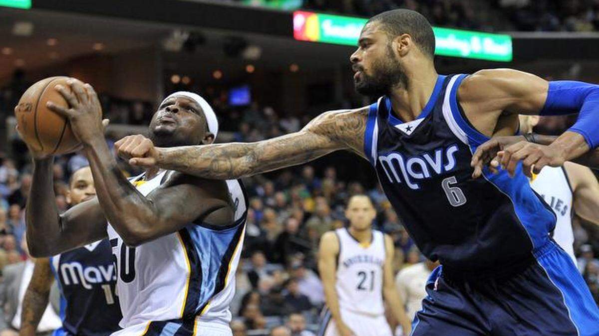 
Tyson Chandler, right will have his hands full with the Grizzlies’ Zach Randolph.


