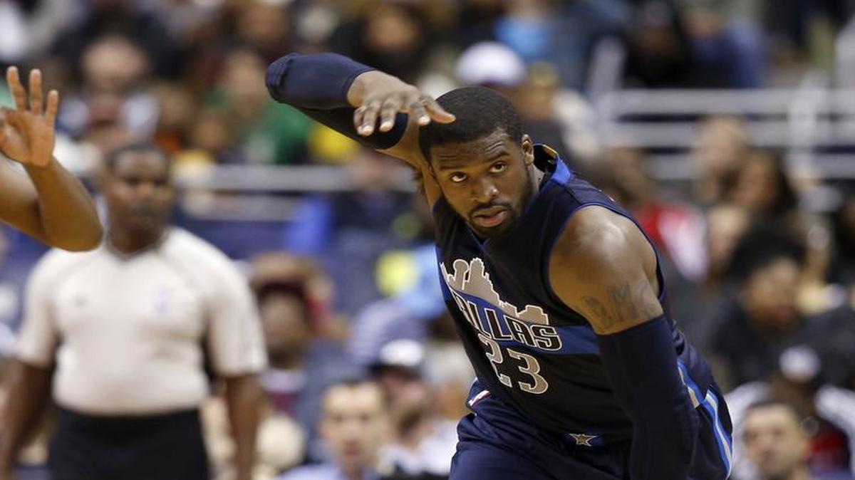 Wesley Matthews of the Mavericks tied a franchise record by making 10 3-pointers. The guard finished with 36 points.