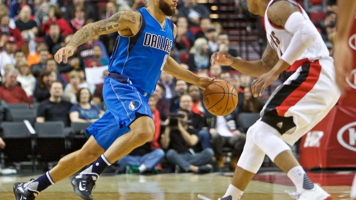 Mavericks guard Deron Williams, left, driving past Blazers guard Damian Lillard, scored nine of his game-high 30 points in overtime and played a season-high 45 minutes while making 11-of-17 shots.
