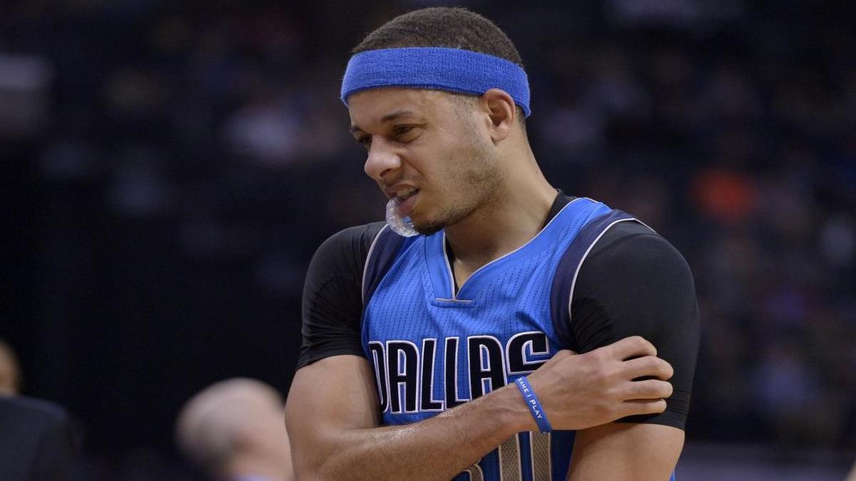 Dallas Mavericks guard Seth Curry has an injured left shoulder.