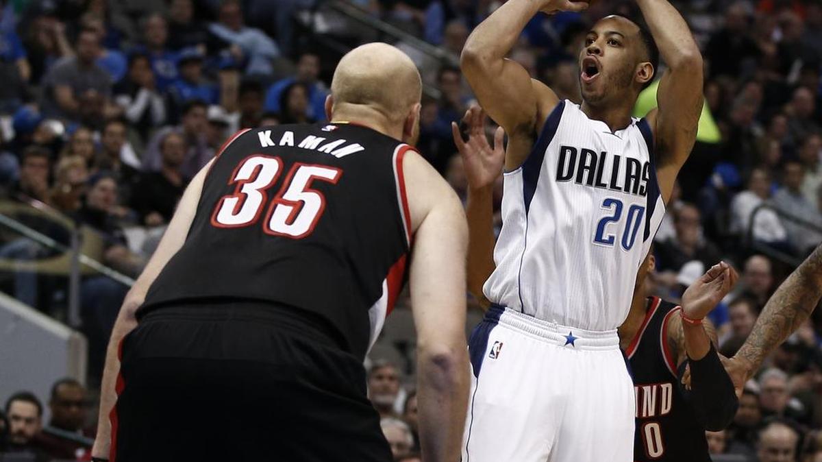 
Dallas Mavericks guard Devin Harris will be looking for open shots and a way to set up more alley-oop dunks this season.
