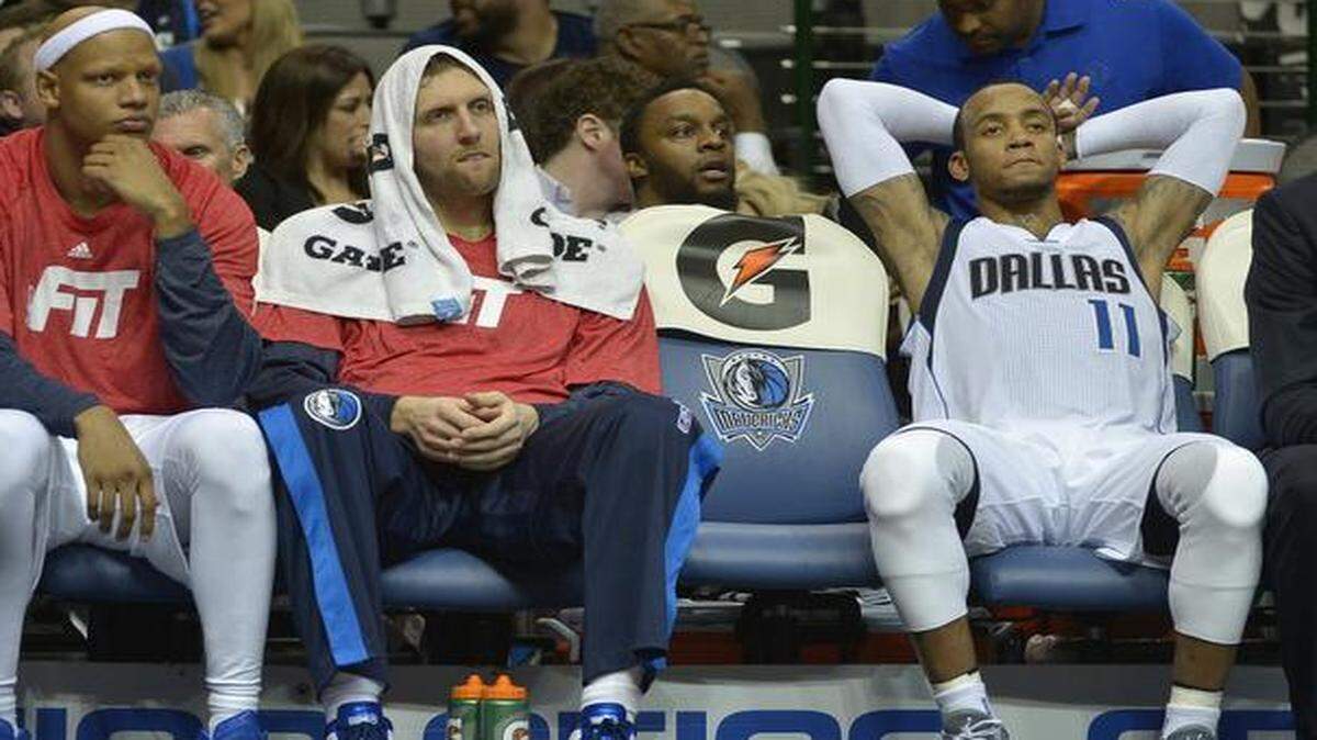 
Mavericks guard Monta Ellis saw his streak of 237 consecutive games played end because of a leg injury.


