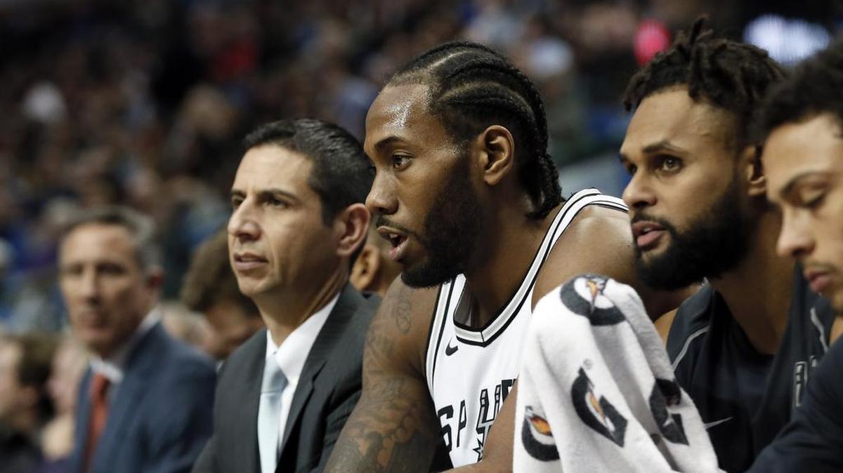 San Antonio Spurs forward Kawhi Leonard, who has been ruled out indefinitely due to a reoccurring quad injury, is reportedly unhappy with the state of the organization. (AP Photo/Tony Gutierrez, File)
