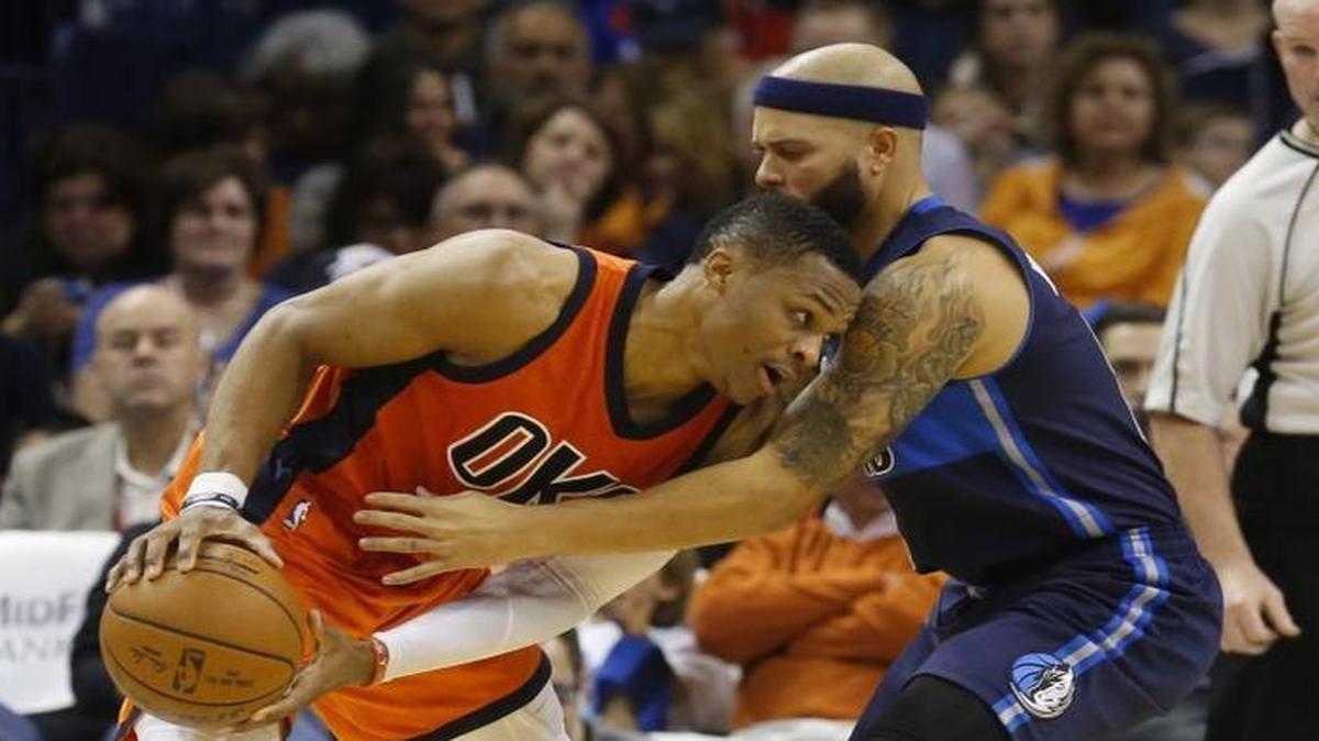 Russell Westbrook, left, of the Thunder had 31 points and 11 assists against Deron Williams and the Mavericks.
