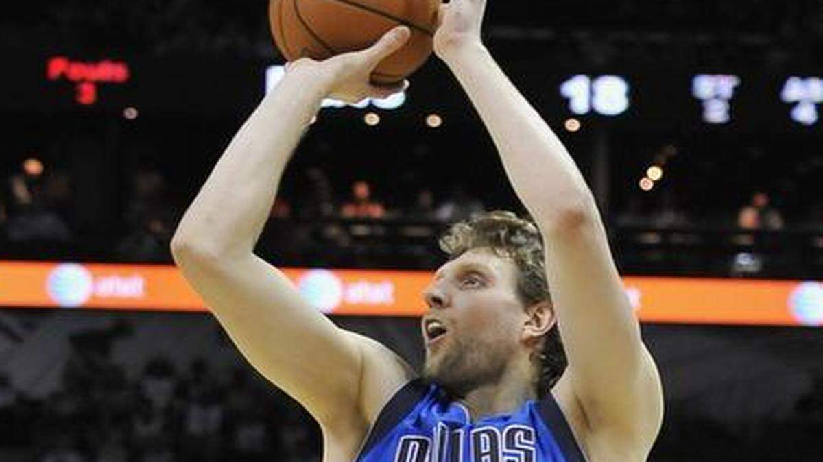 
Dirk Nowitzki, shown earlier this season, on Wednesday became the seventh player to eclipse 28,000 career points.


