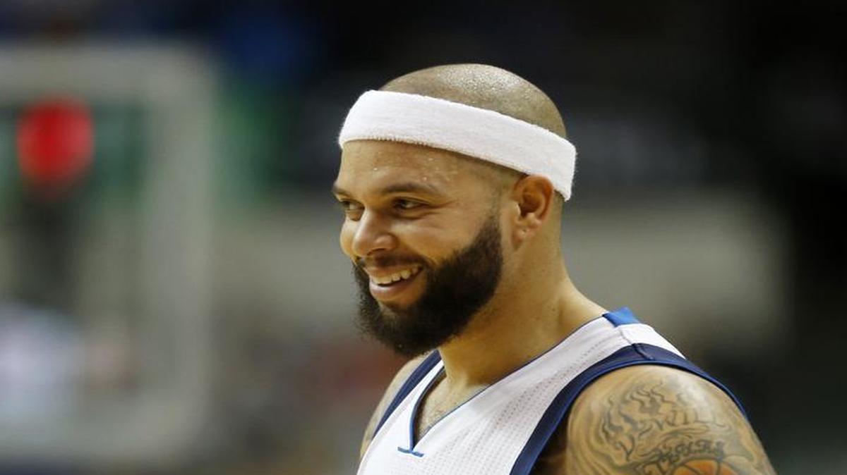Deron Williams left Saturday’s game against the New Orleans Pelicans because of hamstring tightness.