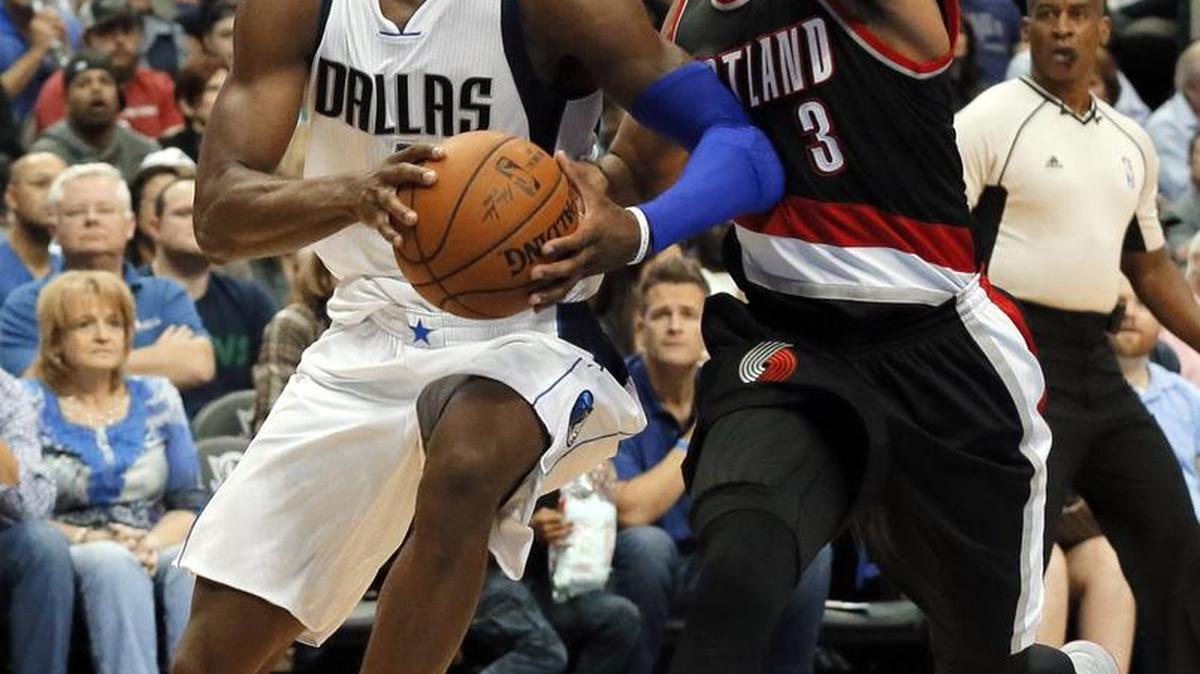 Mavericks forward Harrison Barnes, left, gets his first look at his old team Wednesday at Golden State. Barnes was averaging 20.8 points per game entering Tuesday’s late game at the Los Angeles Lakers.