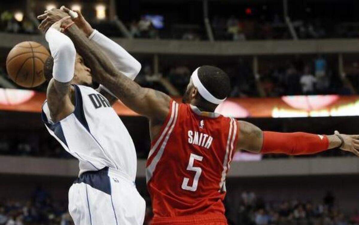 
Josh Smith and the Rockets played tough defense against Monta Ellis, who was held to 7-of-21 shooting.


