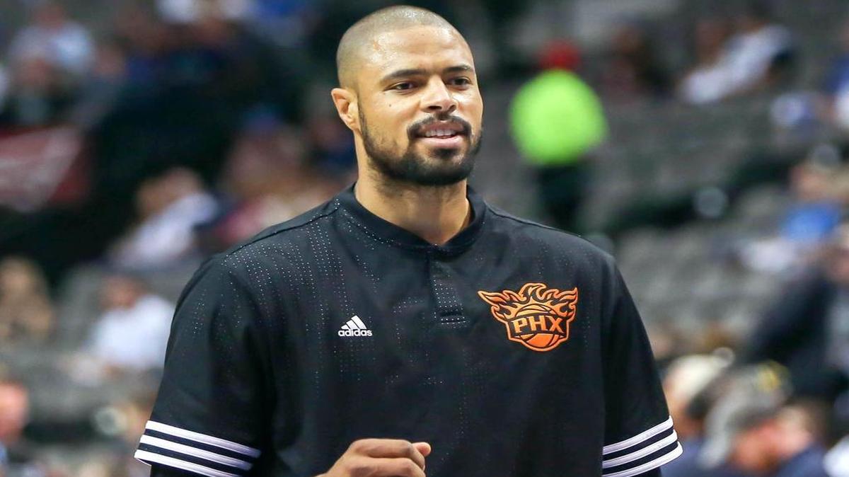 Former Mavericks star Tyson Chandler says Dallas coach Rick Carlisle deserves a contract extension.