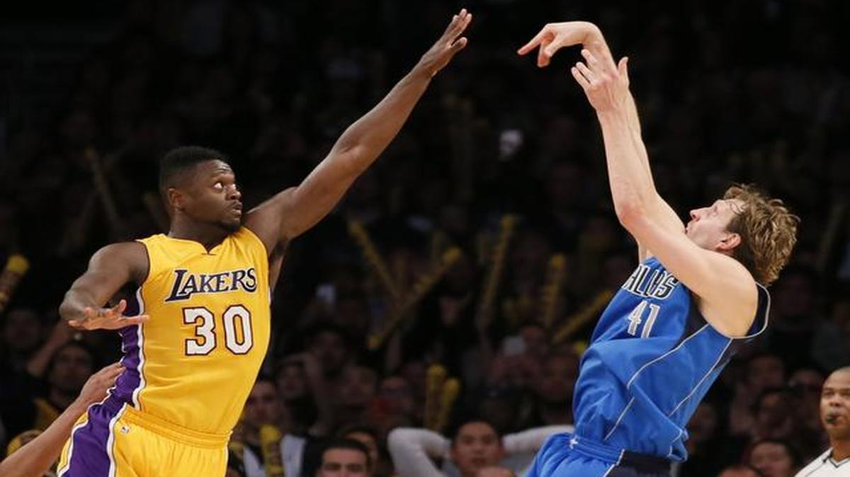 Mavericks foreward Dirk Nowitzki, right, puts up the eventual game-winning shot over Lakers’ Julius Randle in the final seconds.