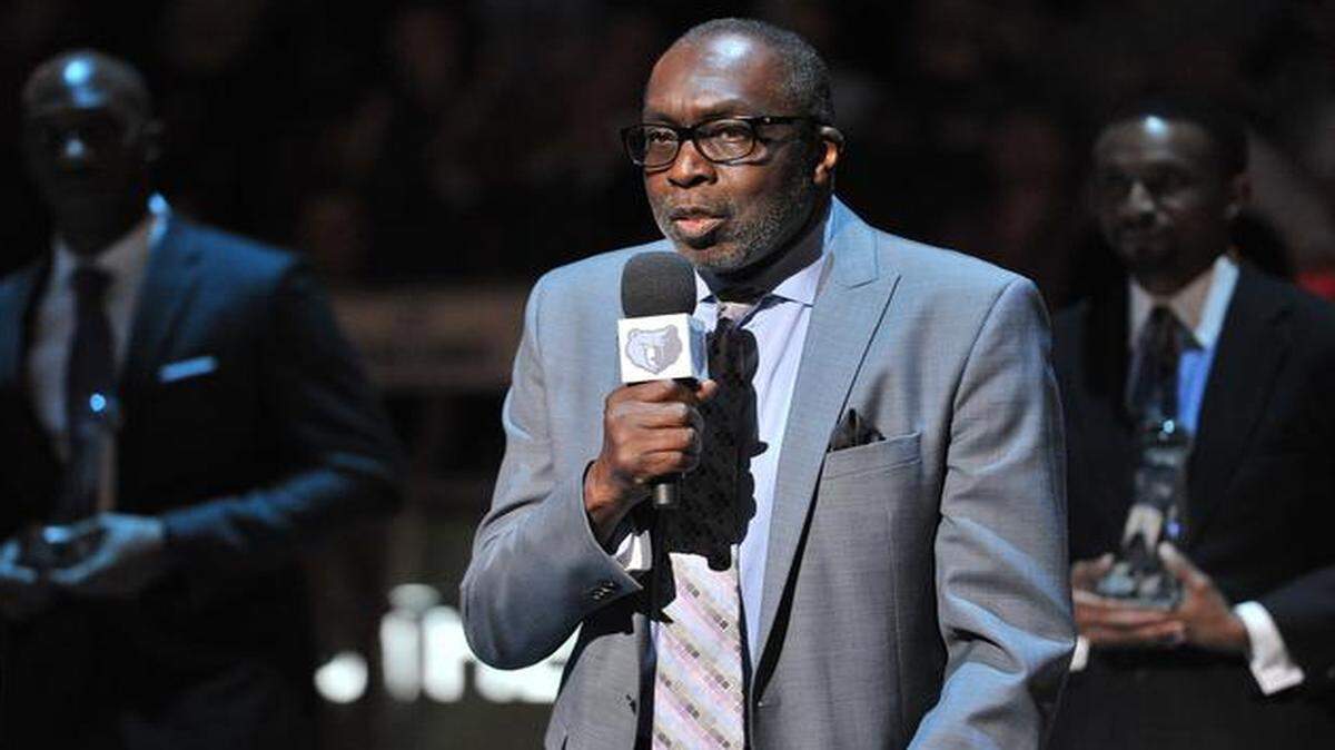 
Retired NBA basketball player Earl Monroe speaks as he and fellow former players Jason Collins and Chauncy Billups are honored as part of the Memphis Grizzlies’ 13th annual MLK Day celebration on Monday.
