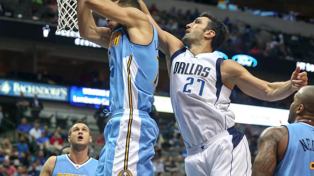 
Mavericks center Zaza Pachulia, right, tries to block a shot by Denver center Joffrey Lauvergne.
