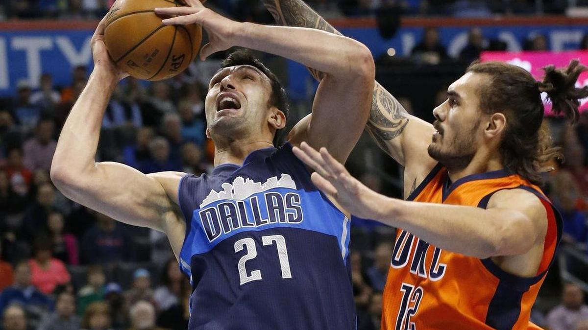 Zaza Pachulia, left, of the Mavericks is tied for second in the NBA with 12 double-doubles.