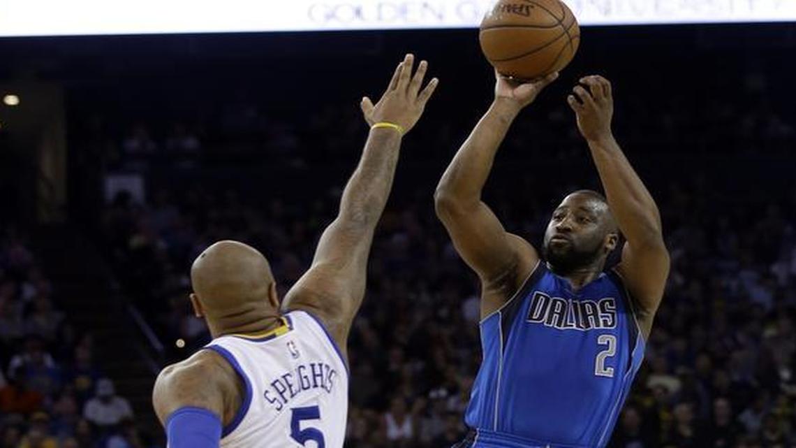 Dallas Mavericks guard Raymond Felton shoots over Golden State Warriors forward Marreese Speights during Friday’s game in Oakland, Calif. The depleted Mavericks, missing its stars, were within four points in the final 90 seconds.