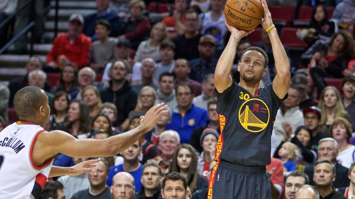 Behind reigning league MVP Stephen Curry, the Warriors are nearing the NBA’s single-season wins record.