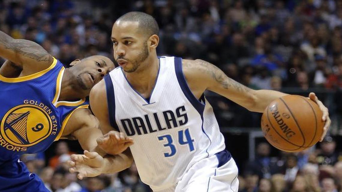 Mavericks guard Devin Harris, right, has missed the past nine games because of a sprained his left great toe.