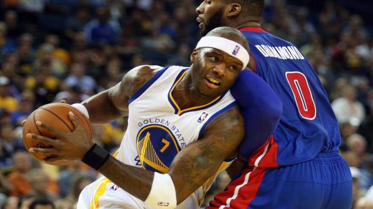 
Jermaine O'Neal, left, of the Golden State Warriors drives against Andre Drummond (0) of the Detroit Pistons in the first half at the Oracle Arena in Oakland, Calif., on Tuesday, Nov. 12, 2013. (Ray Chavez/Bay Area News Group/MCT)
