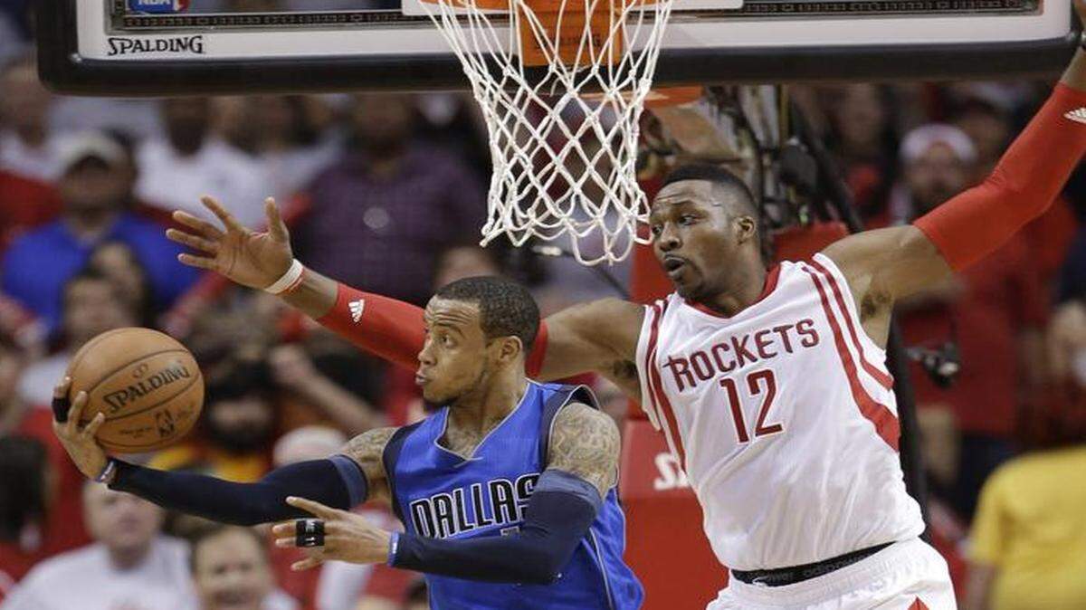 
The Rockets’ Dwight Howard made life difficult for Monta Ellis and the Mavericks on Tuesday night, protecting the rim and scoring 28 points.
