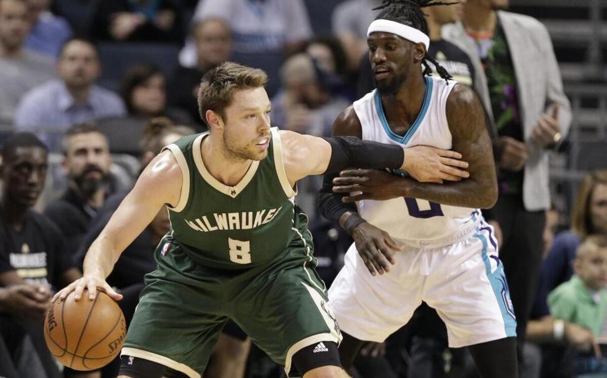 Milwaukee guard Matthew Dellavedova, left, and the resurgent Bucks play host to the Dallas Mavericks at 2:30 p.m. Sunday on Fox Sports Southwest.