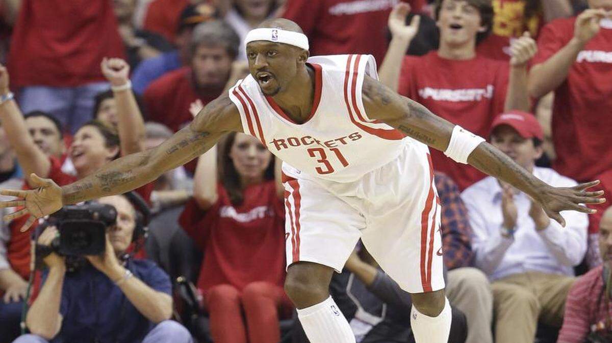 
Houston Rockets guard Jason Terry (31) celebrates a score against the Dallas Mavericks during the first quarter of Game 1. 
