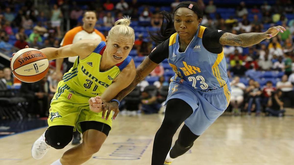 Dallas Wings guard Erin Phillips, left, drives around Chicago Sky guard Cappie Pondexter on May 29 last season at College Park Center. The Wings have three of the top 10 picks in Thursday’s WNBA Draft.