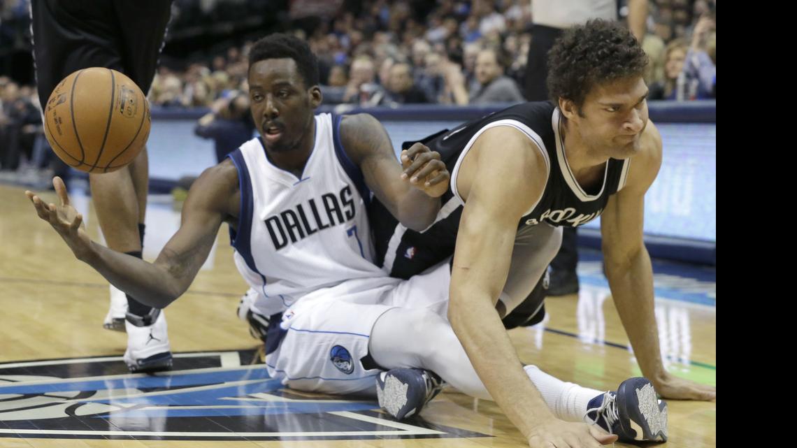 
Small forward Al-Farouq Aminu, who averaged 5.6 points and 4.6 rebounds in 74 games for the Mavericks last season, agreed to a four-year, $30 million contract with the Portland Trail Blazers as NBA free agency began late Tuesday night.

