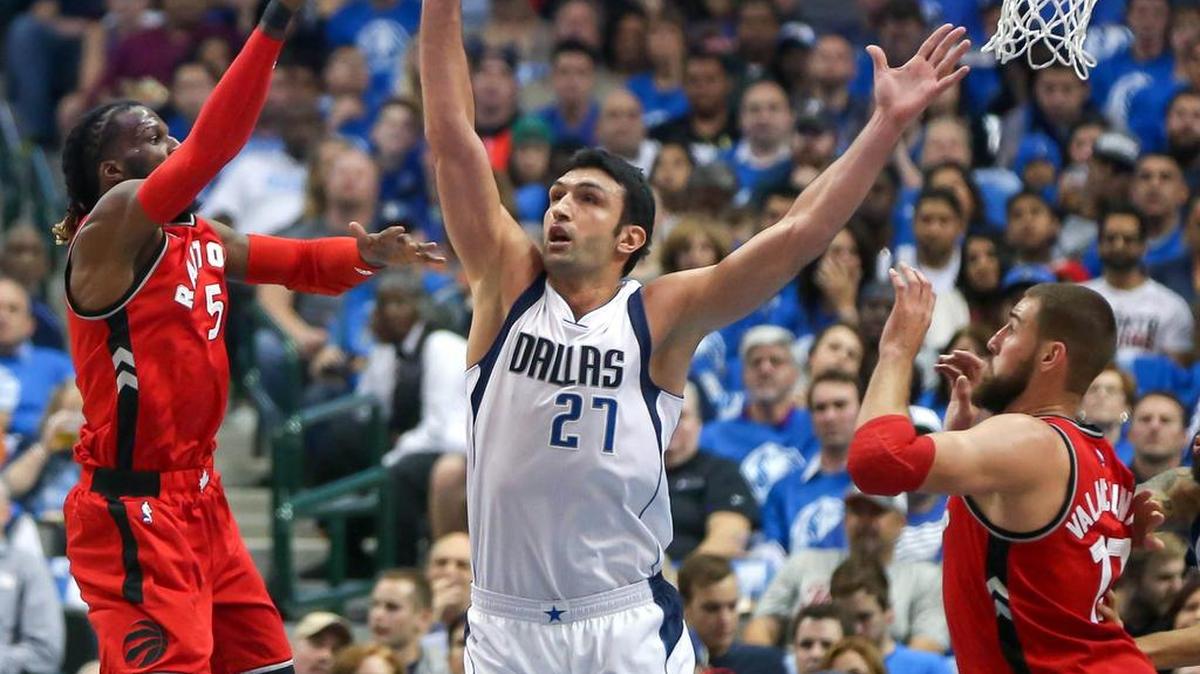 Center Zaza Pachulia has been a force for the Dallas Mavericks inside. He has 16 double-doubles this season.