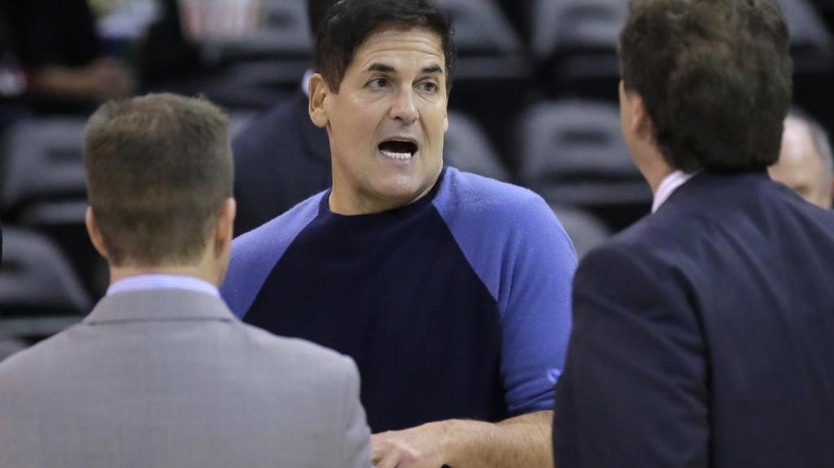 Dallas Mavericks owner Mark Cuban, above, during a Mavs pregame warmup last season, met over the weekend with French teenage point guard Frank Ntilikina.