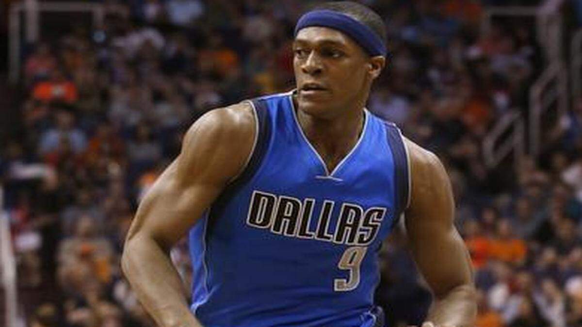 
Mavericks guard Rajon Rondo says he’s OK after hyperextending his left knee Saturday.
