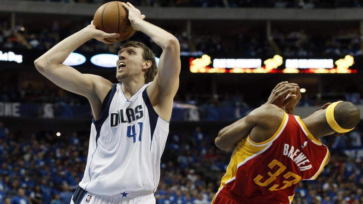 
Dirk Nowitzki scored 34 points, but the Mavericks came away with a 130-128 loss to the Houston Rockets in Game 3 of their Western Confernce first-round series on Friday night.
