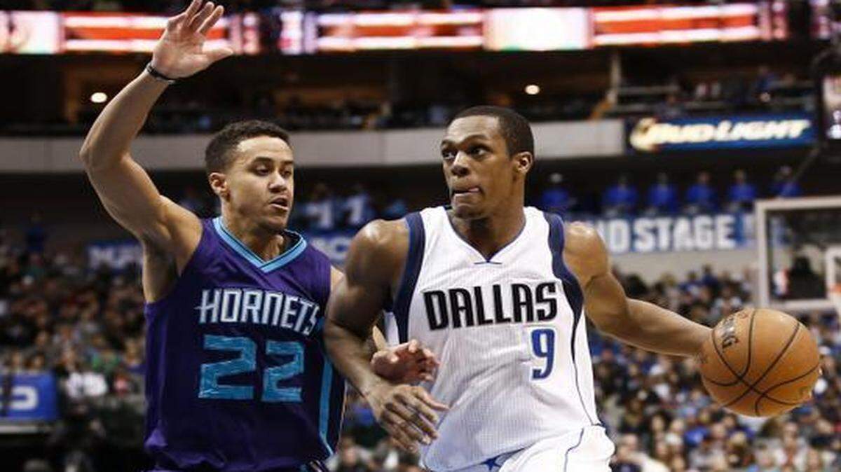 
Rajon Rondo, driving against the Hornets’ Brian Roberts, will return to practice today after his one-game suspension for arguing with coach Rick Carlisle.


