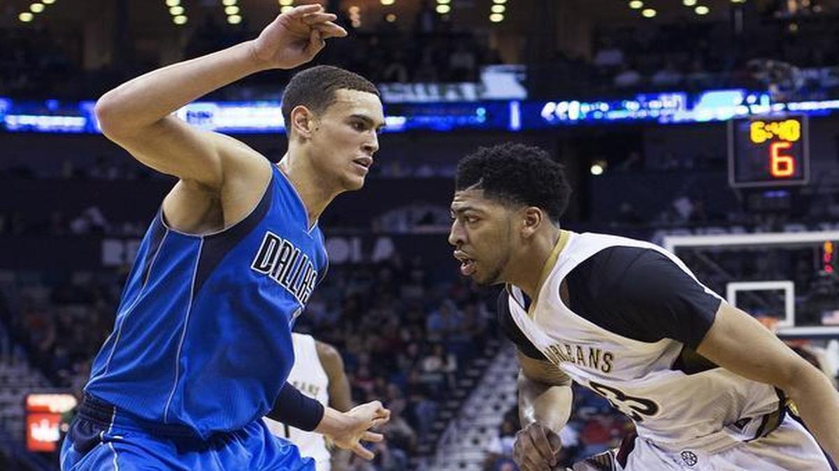 Dallas Mavericks forward Dwight Powell, left, had 13 points, 10 rebounds and some good defense on New Orleans forward Anthony Davis in Wednesday’s victory.
