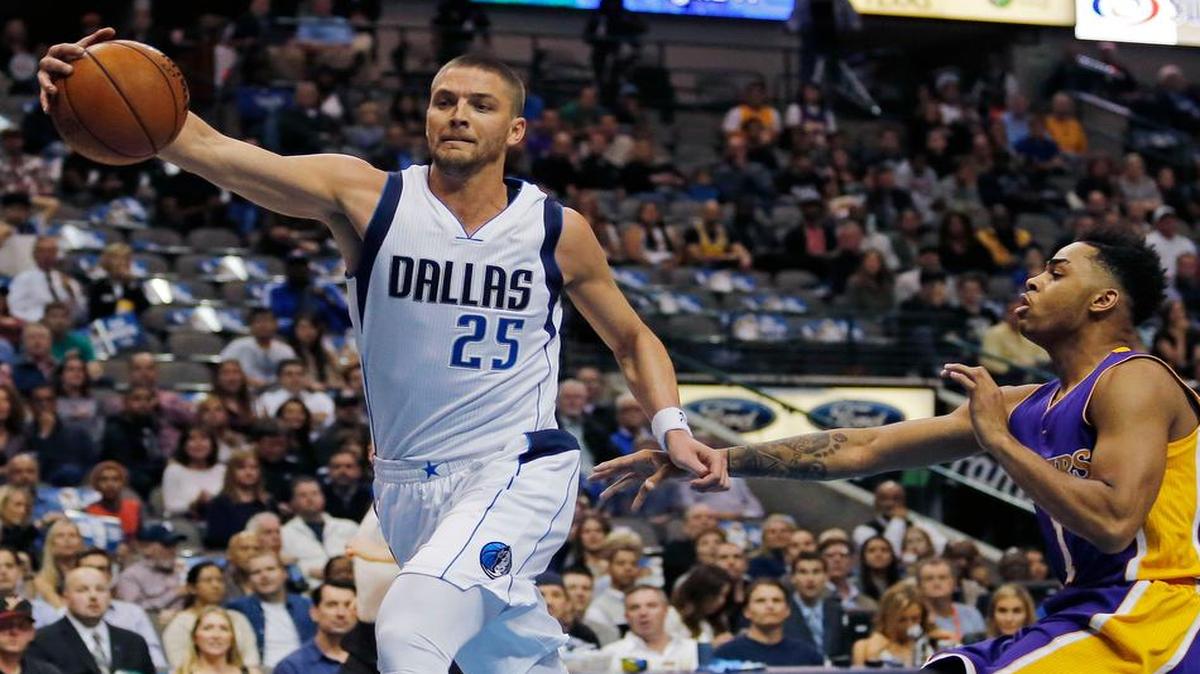 Mavs forward Chandler Parsons played a season-high 18 minutes in Friday night’s victory over the Lakers.