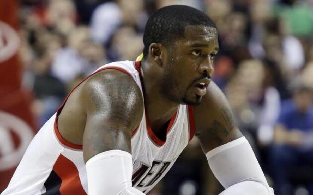 
Portland Trail Blazers free-agent shooting guard Wesley Matthews is reported by ESPN to prefer the Dallas Mavericks as his new club. Matthews is coming off Achilles tendon surgery. 
