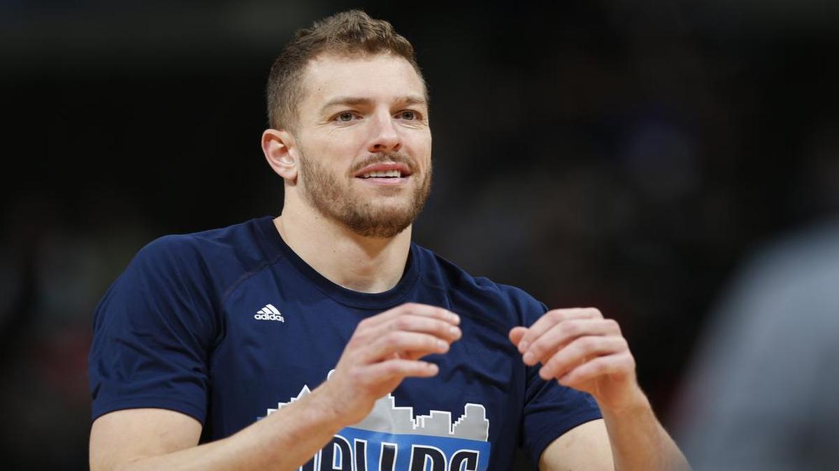 Dallas Mavericks center David Lee is doubtful for Saturday’s game against Oklahoma City with a right heel injury.