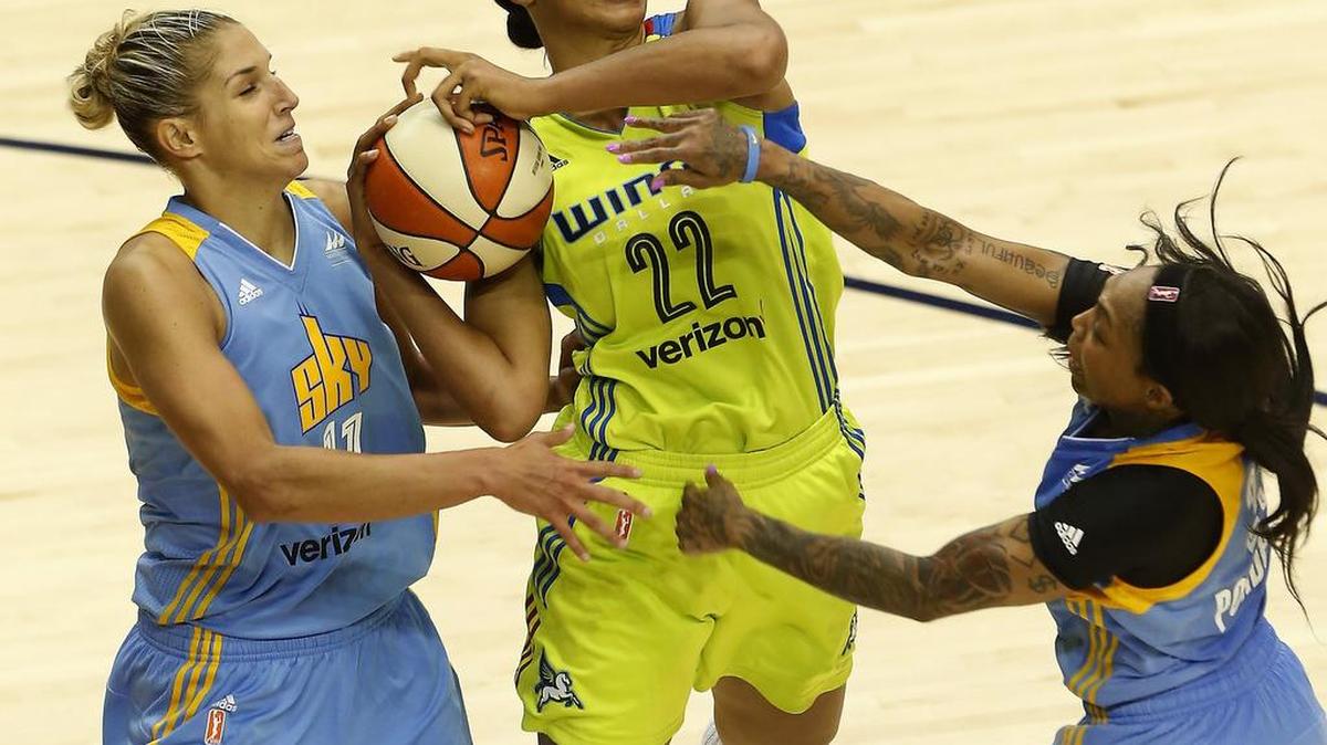Plenette Pierson, middle, and the Wings couldn’t quite battle back against reigning league MVP Elena Delle Donne, left, Cappie Pondexter and the Chicago Sky.