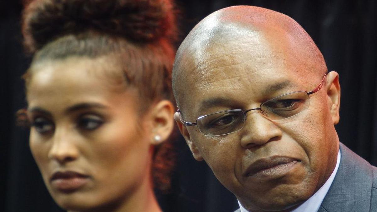 Dallas Wings player Skylar Diggins, left, will take the court with coach Fred Williams on May 14 to open the WNBA season. Williams received a contract extension Tuesday.