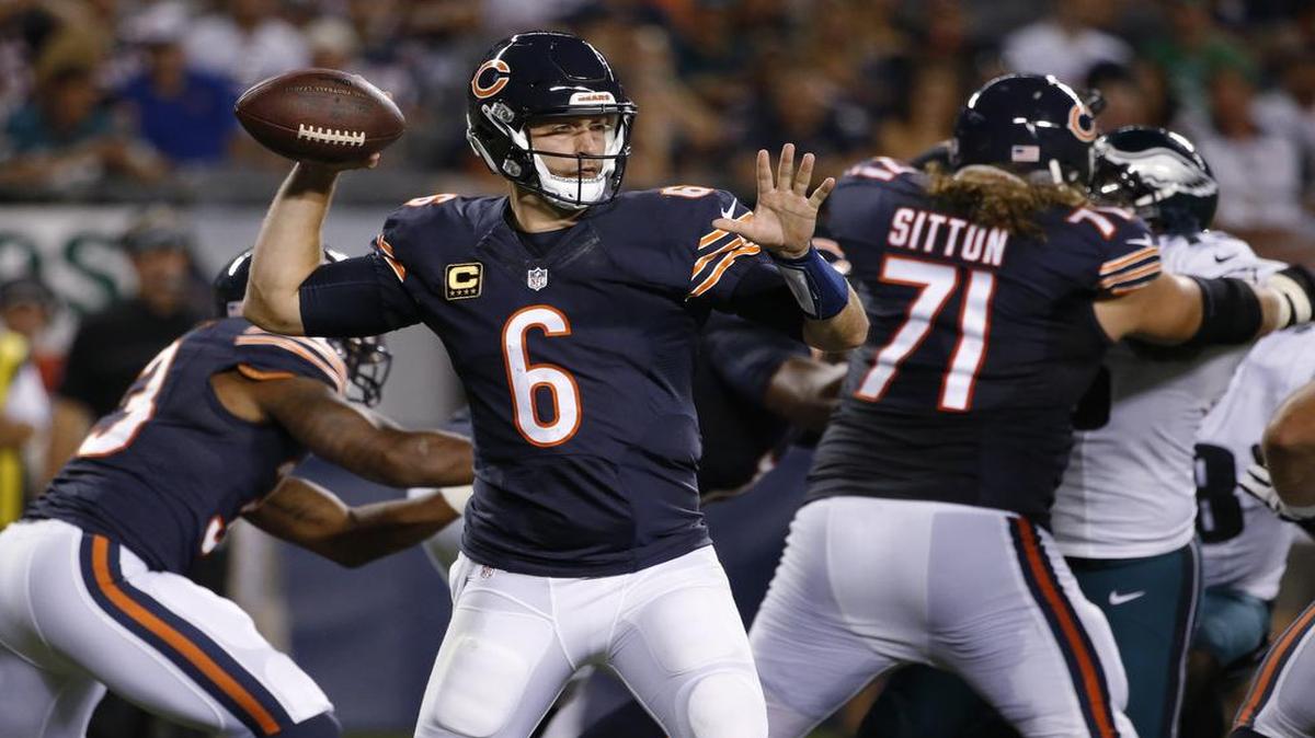 Chicago Bears quarterback Jay Cutler returns to action for the first time since spraining his right thumb in the second game of the season. He takes over for Brian Hoyer, who was very effective in Cutler’s place until breaking his arm last week.