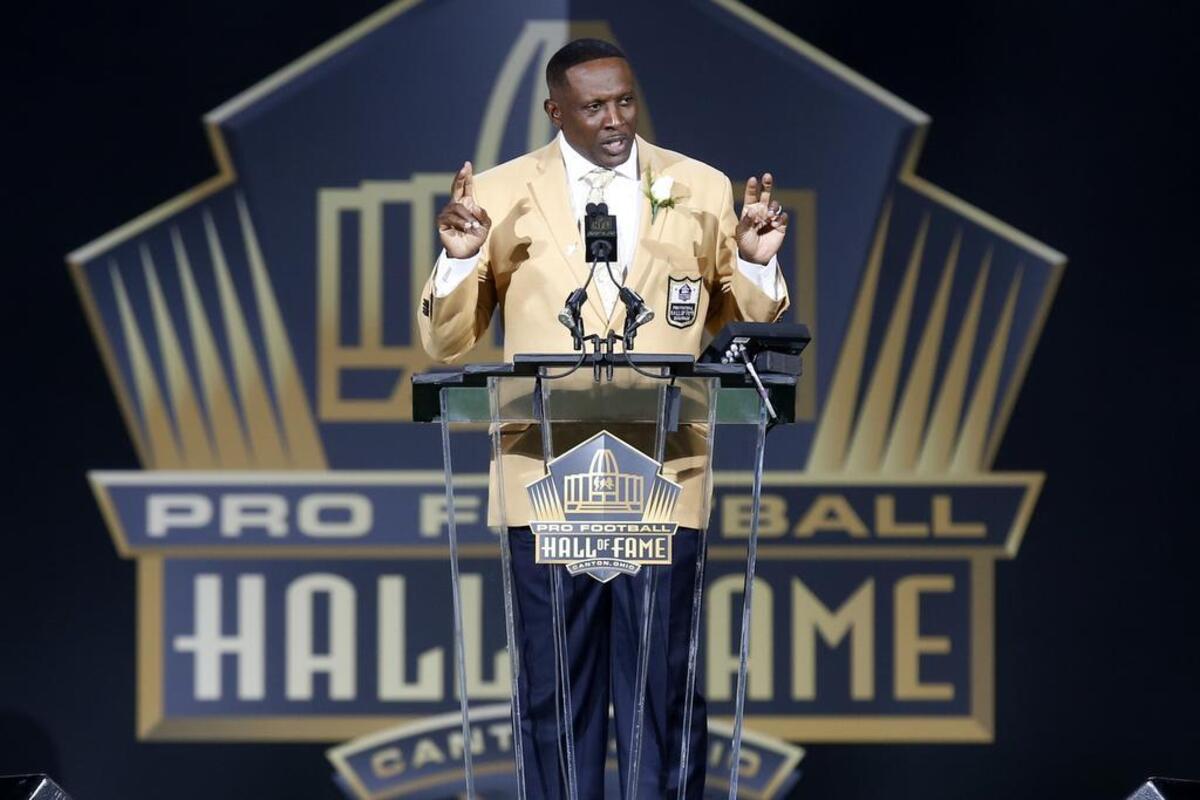 Tim Brown mentioned 69 people and every QB who threw him a pass in his 31-minute, 27-second speech.