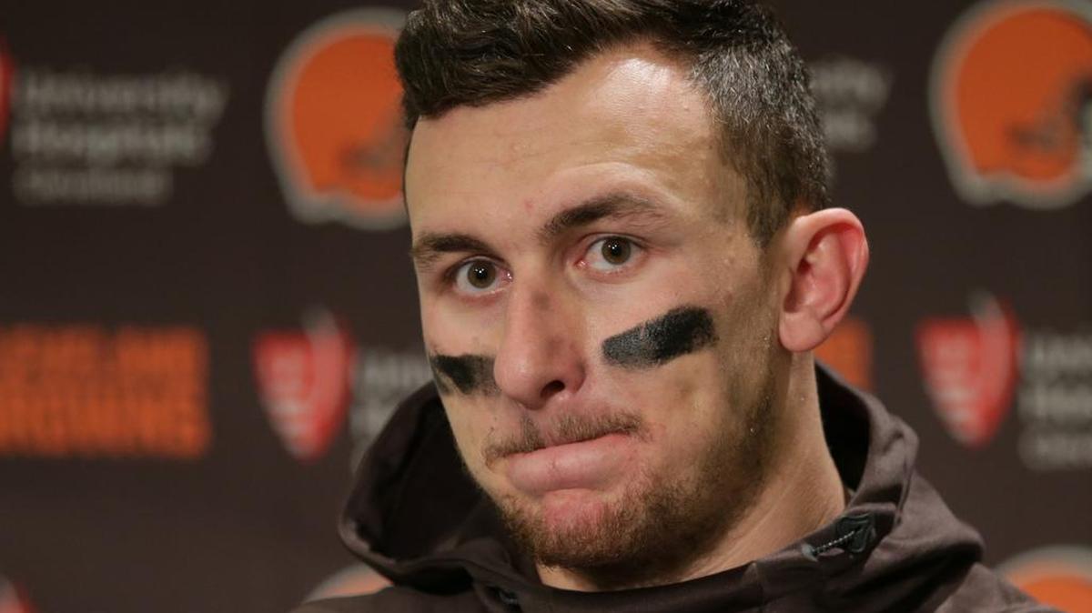 Former Cleveland Browns quarterback Johnny Manziel was seen with Justin Bieber hours after his indictment on assault charges.