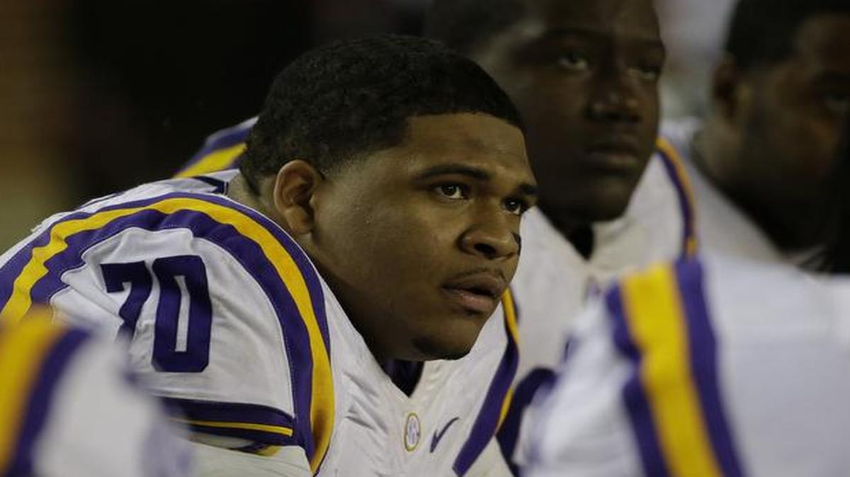 
LSU offensive tackle La’el Collins (70) sits on the bench during the second half against Alabama last season. Collins may be the piece to make the Cowboys’ line the NFL’s finest.
