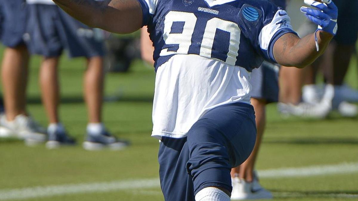 Cowboys defensive end Demarcus Lawrence will have his hands full on Sunday when he lines up across from Eagles left tackle Jason Peters, an eight-time Pro Bowl selection.